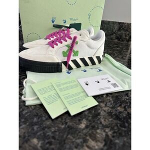 OFF WHITE men's white Vulc Sneakers, shoes. NWB Size 38. White, Fuchsia